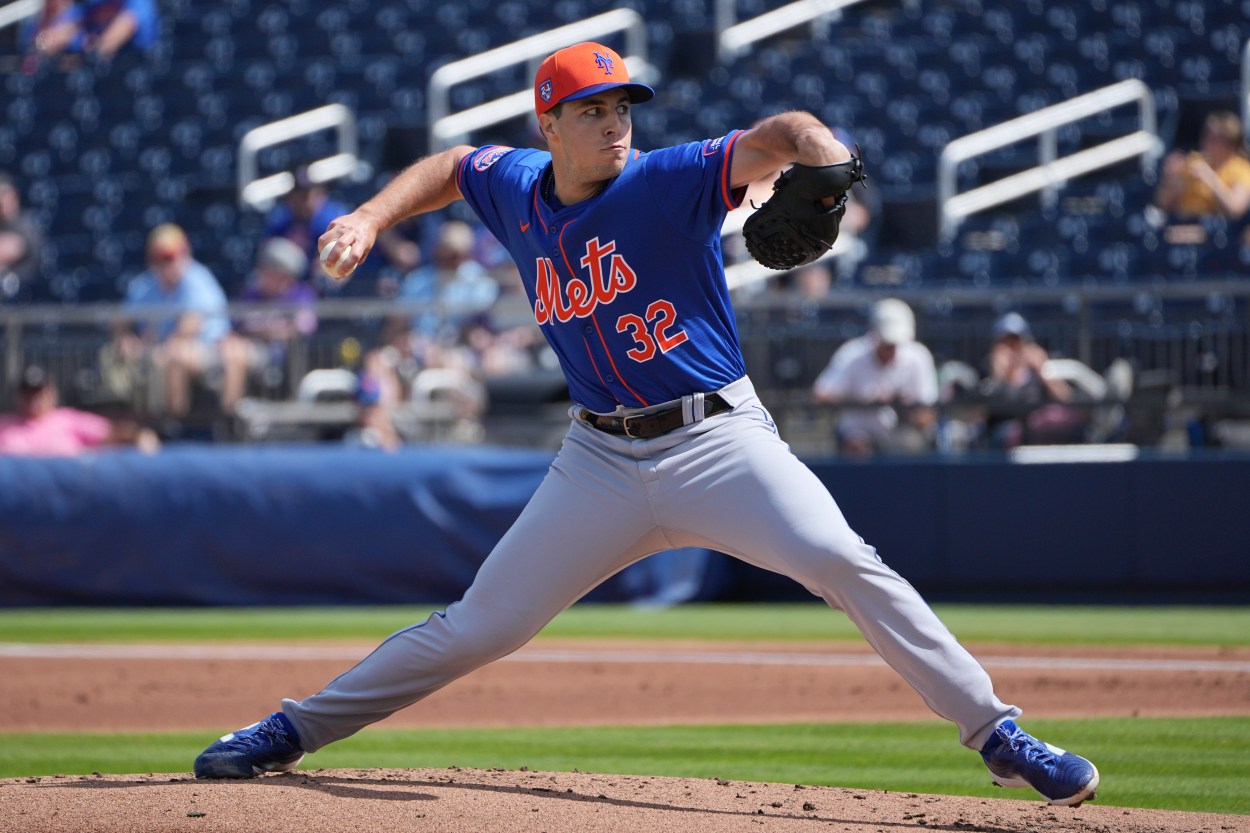 MLB: Spring Training-New York Mets at Washington Nationals Feb 26, 2024; West Palm Beach, Florida, USA; New York Mets starting pitcher Max Kranick (32) pitches against the Washington Nationals in the first inning at CACTI Park of the Palm Beaches. Mandatory Credit: Jim Rassol-Imagn Images