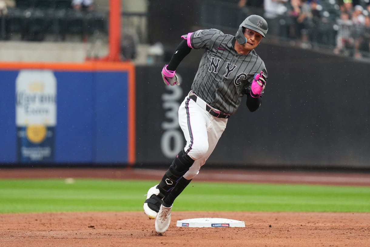 MLB: Miami Marlins at New York Mets Aug 17, 2024; New York City, New York, USA; New York Mets left fielder Brandon Nimmo (9) rounds second base during the game against the Miami Marlins at Citi Field. Mandatory Credit: Lucas Boland-USA TODAY Sports