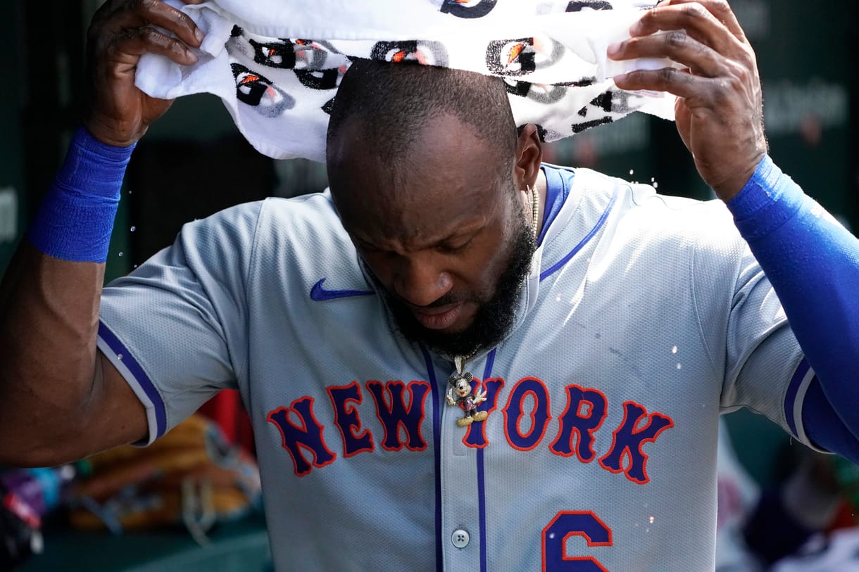 MLB: New York Mets at Chicago Cubs Jun 21, 2024; Chicago, Illinois, USA; New York Mets outfielder Starling Marte (6) cools off in the dugout against the Chicago Cubs during the seventh inning at Wrigley Field. Mandatory Credit: David Banks-USA TODAY Sports