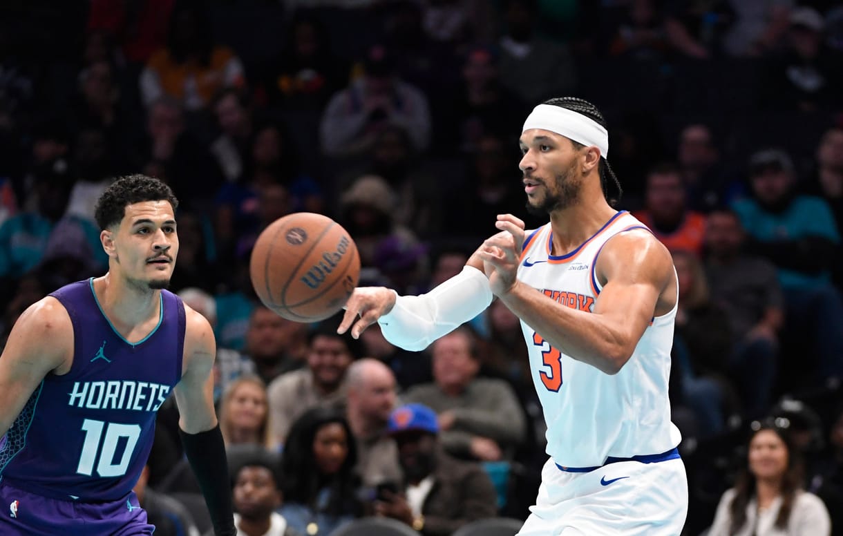 NBA: New York Knicks at Charlotte Hornets Nov 29, 2024; Charlotte, North Carolina, USA; New York Knicks guard Josh Hart (3) passes during the second half against the Charlotte Hornets at the Spectrum Center. Mandatory Credit: Sam Sharpe-Imagn Images