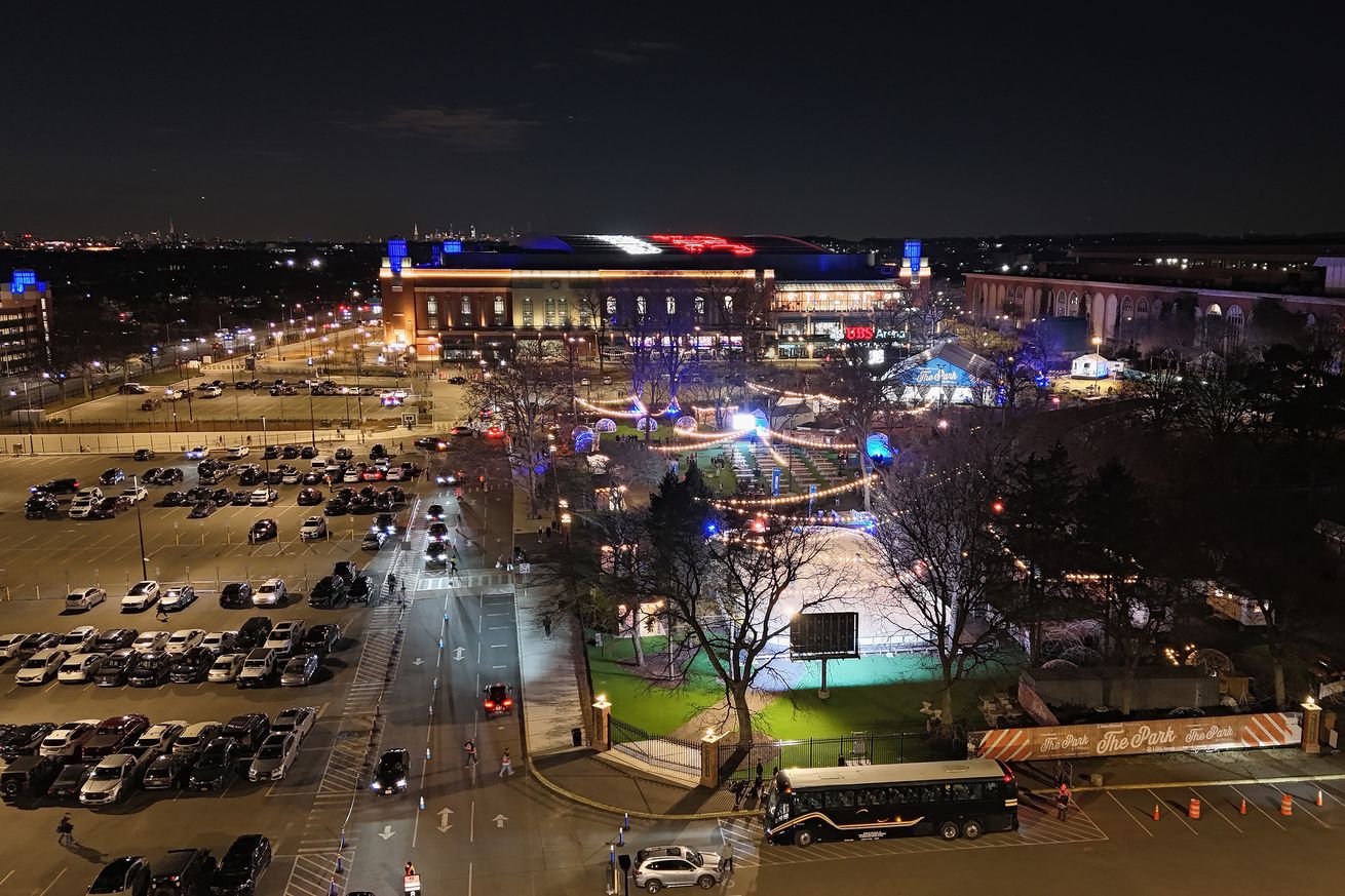 Toronto Maple Leafs v New York Islanders