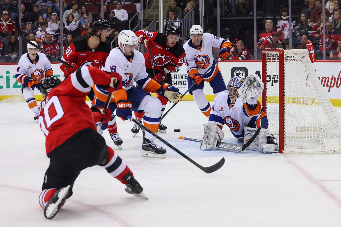 NHL: New York Islanders at New Jersey Devils
