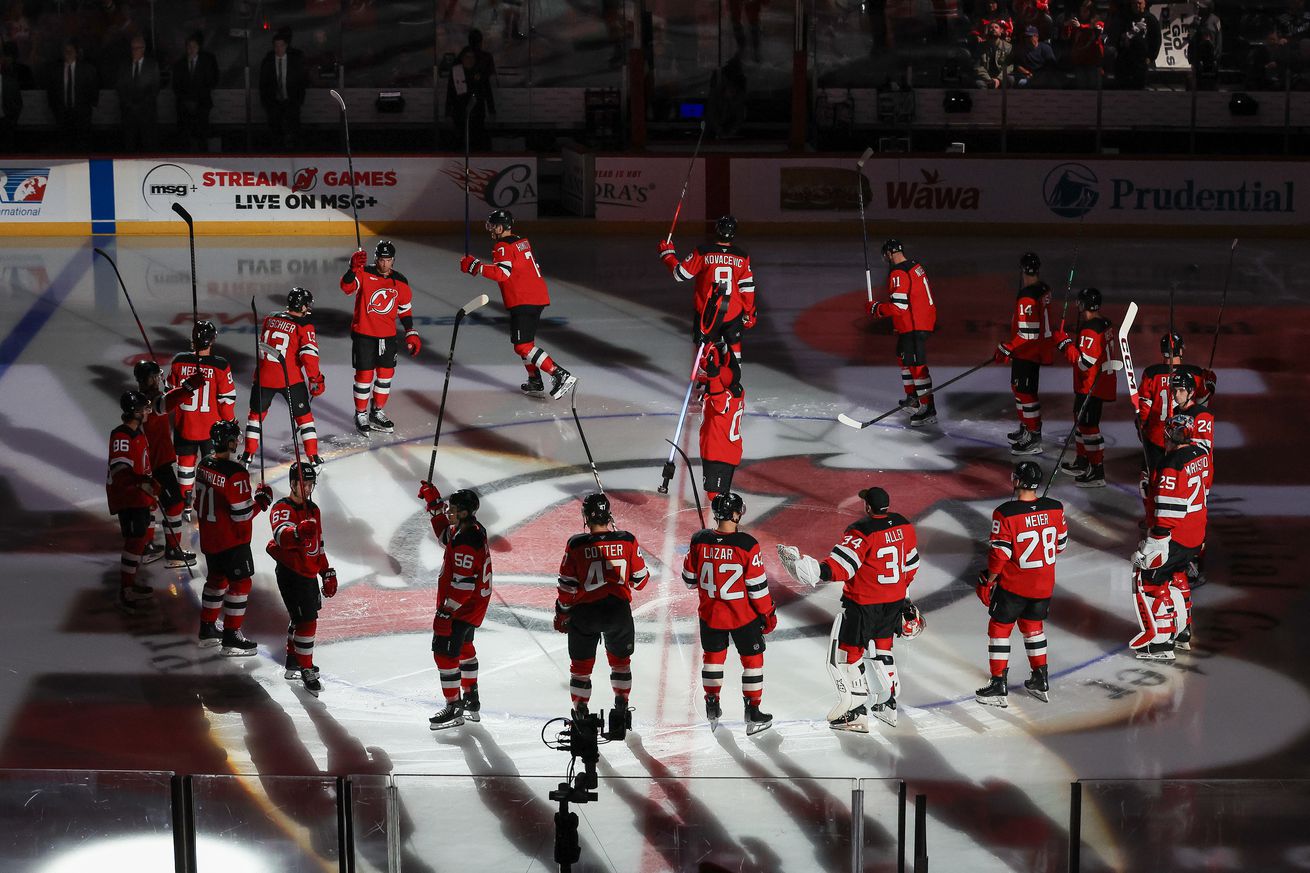NHL: OCT 10 Maple Leafs at Devils