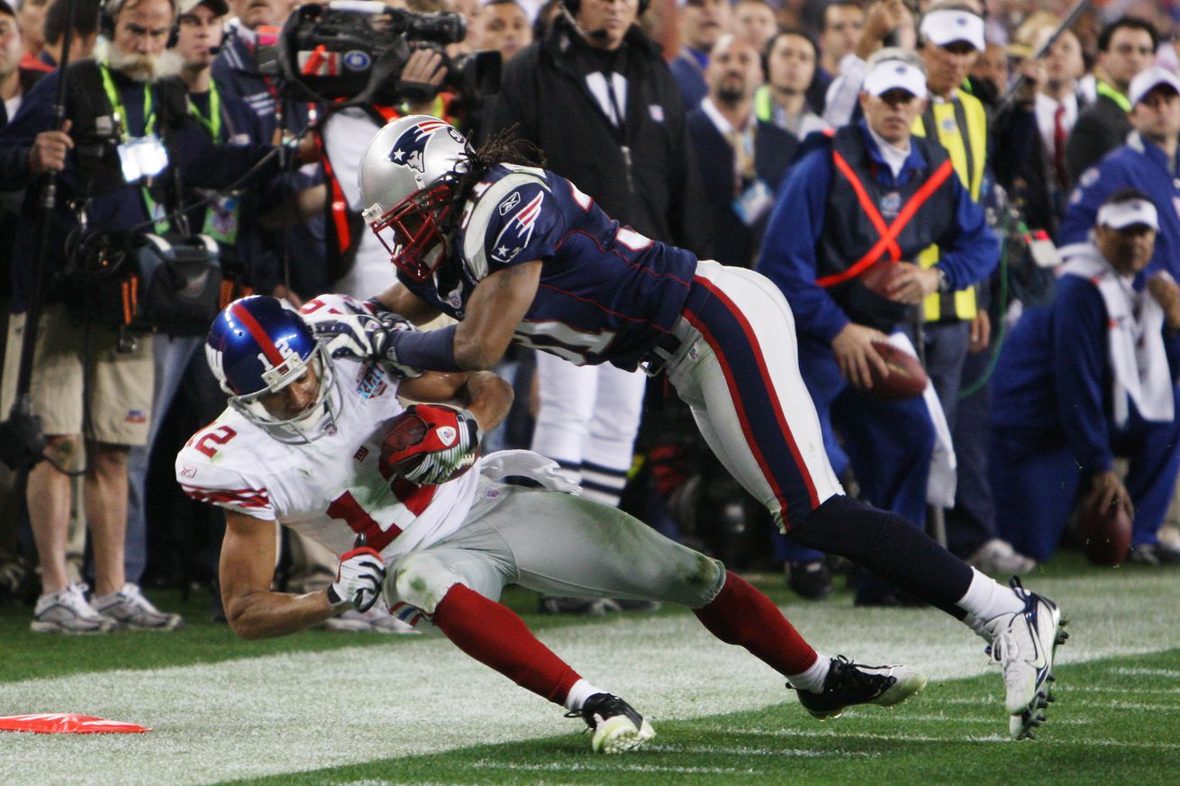 New York Giants’ wide receiver Steve Smith is pushed out of