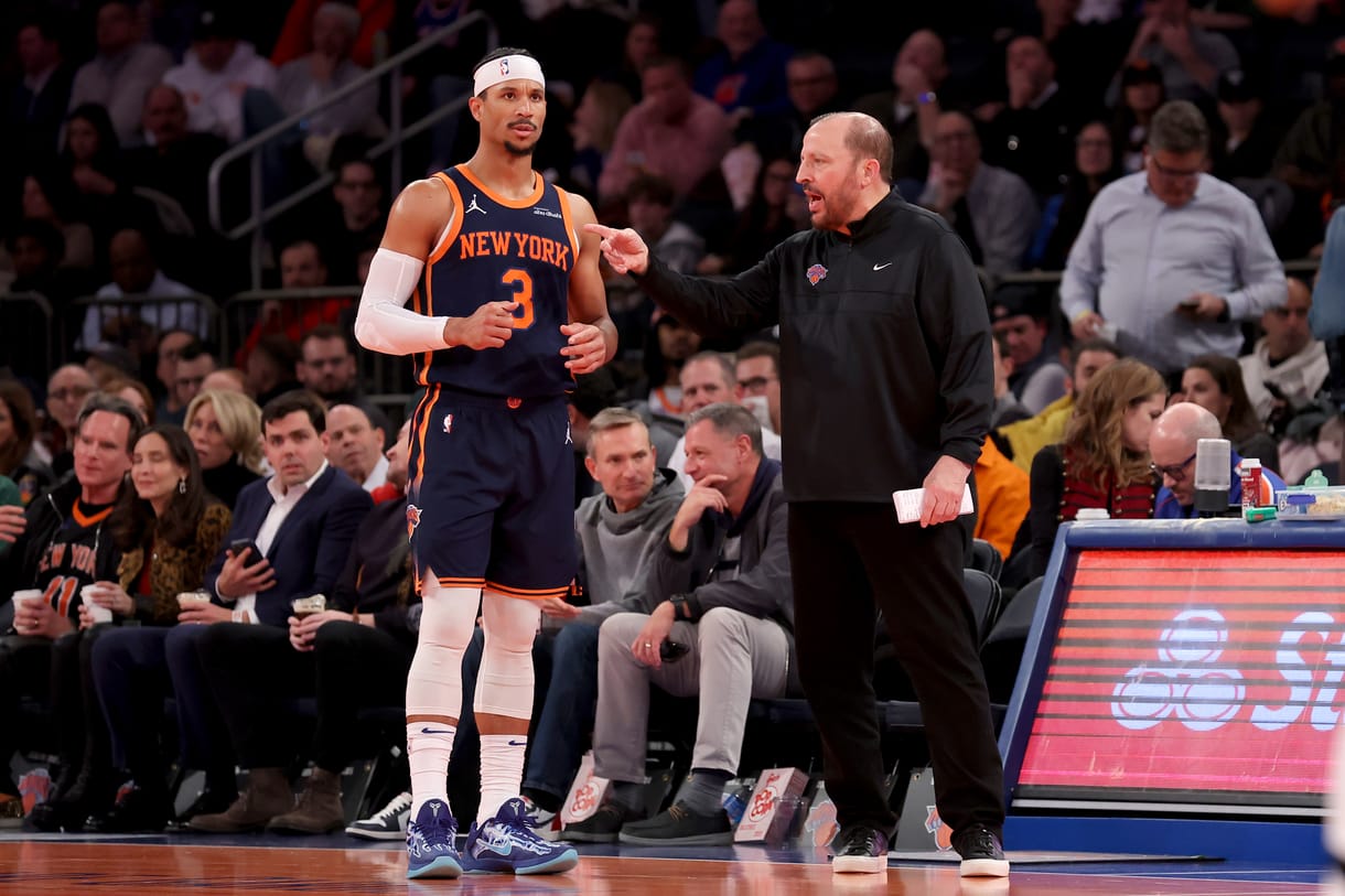 NBA: Orlando Magic at New York Knicks Dec 3, 2024; New York, New York, USA; New York Knicks head coach Tom Thibodeau talks to guard Josh Hart (3) during the third quarter against the Orlando Magic at Madison Square Garden. Mandatory Credit: Brad Penner-Imagn Images