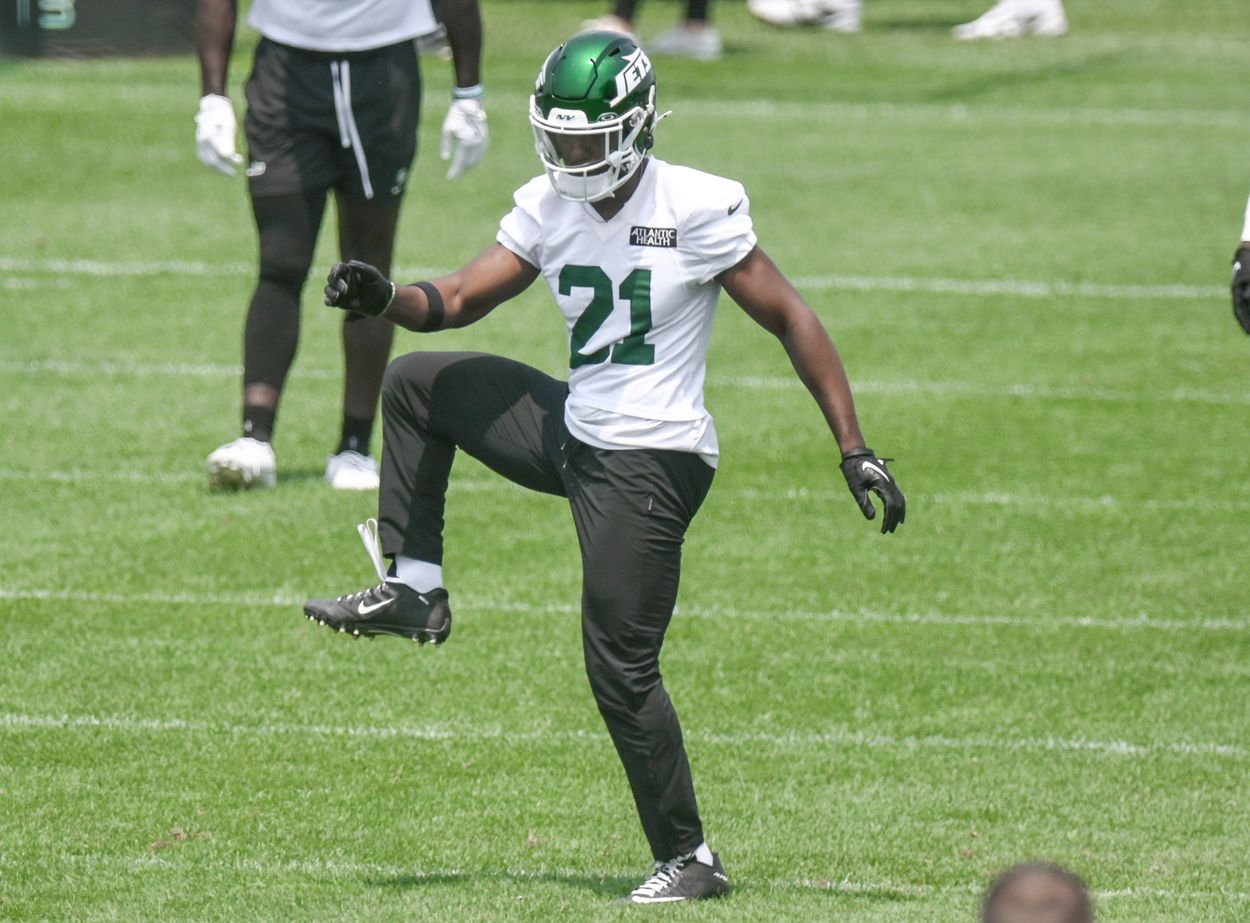 NFL: New York Jets Minicamp Jun 11, 2025; Florham Park, NY, USA; New York Jets cornerback Brandon Stephens (21) warms up during minicamp at Atlantic Health Jets Training Center. Mandatory Credit: John Jones-Imagn Images