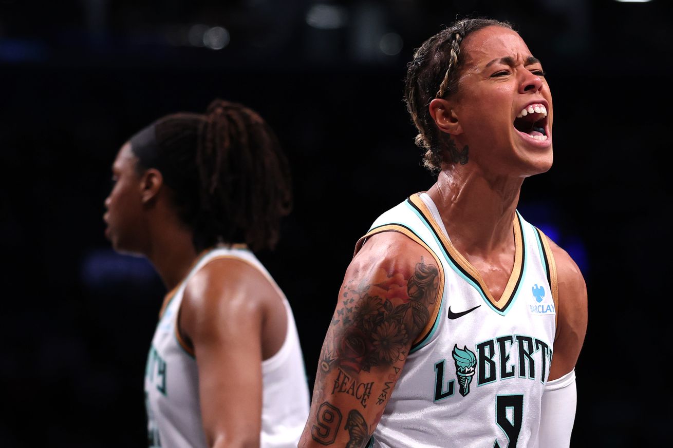 Los Angeles Sparks v New York Liberty