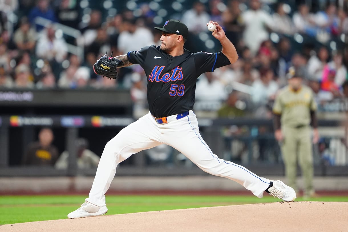 MLB: San Diego Padres at New York Mets Jun 14, 2024; New York City, New York, USA; New York Mets pitcher Sean Manaea (59) delivers a pitch against the San Diego Padres during the first inning at Citi Field. Mandatory Credit: Gregory Fisher-USA TODAY Sports
