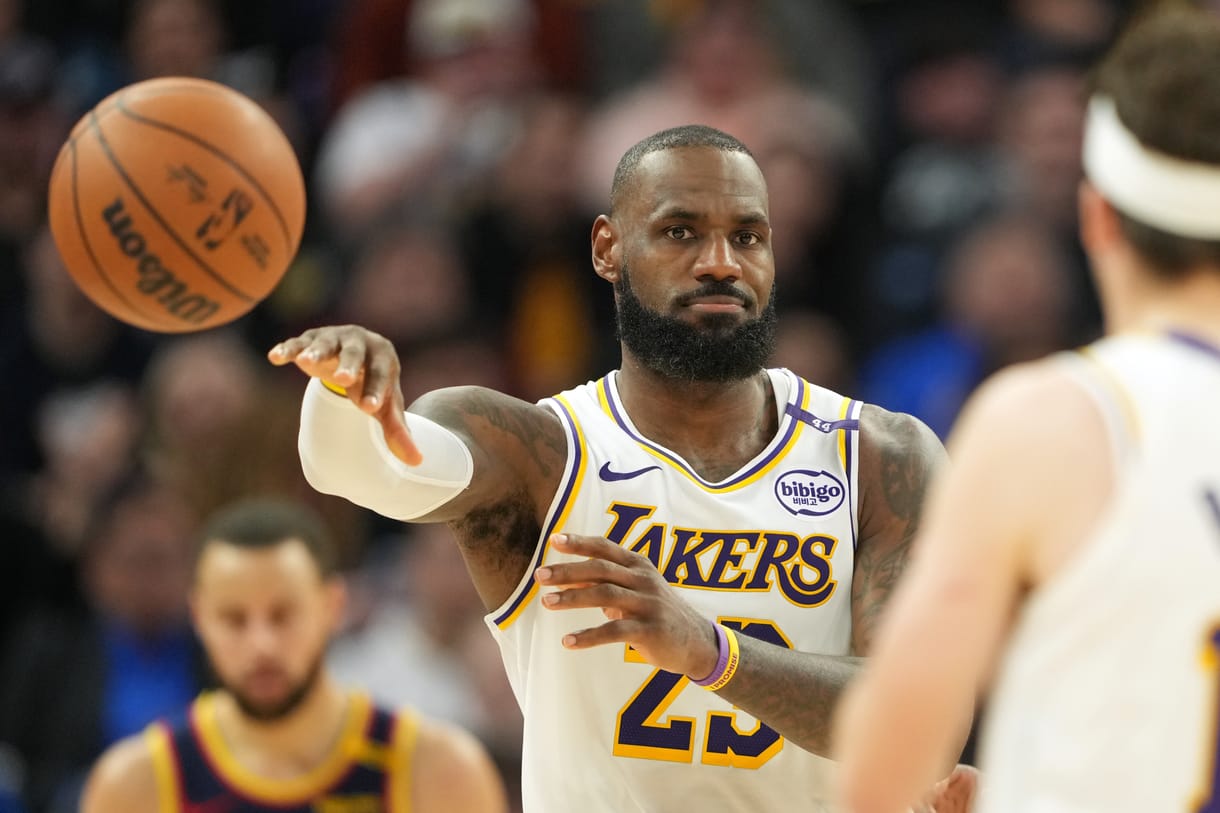 NBA: Los Angeles Lakers at Golden State Warriors Jan 25, 2025; San Francisco, California, USA; Los Angeles Lakers forward LeBron James (23) passes against the Golden State Warriors during the fourth quarter at Chase Center. Mandatory Credit: Darren Yamashita-Imagn Images