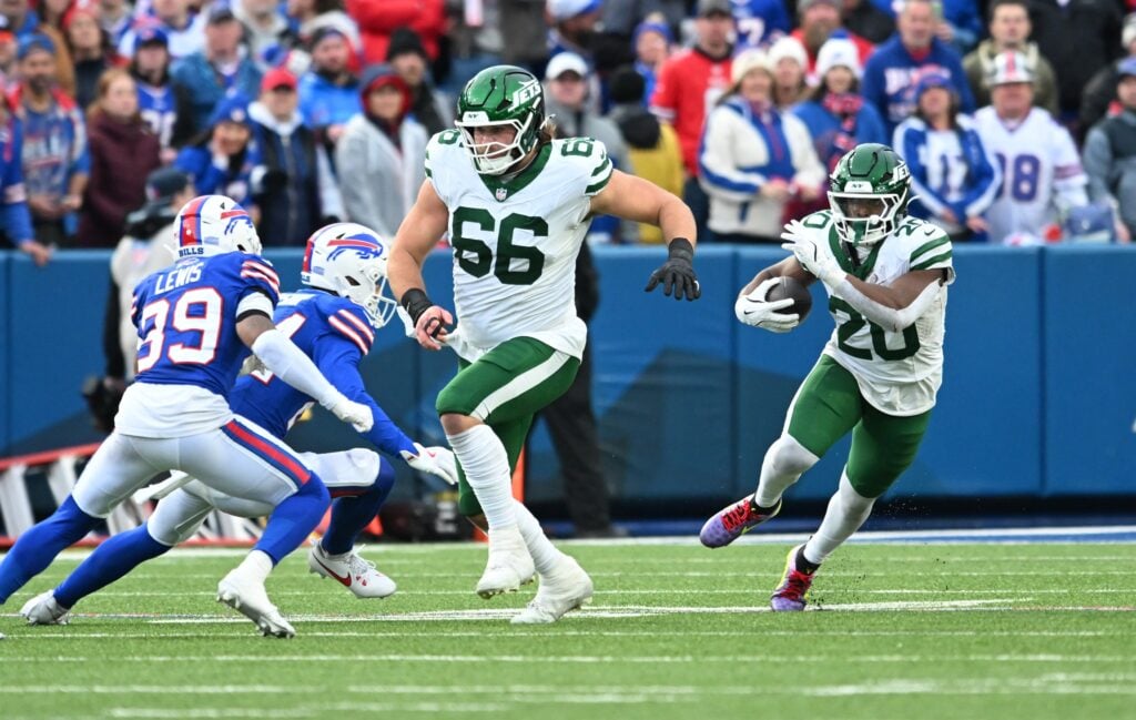 Joe Tippmann, center, New York Jets