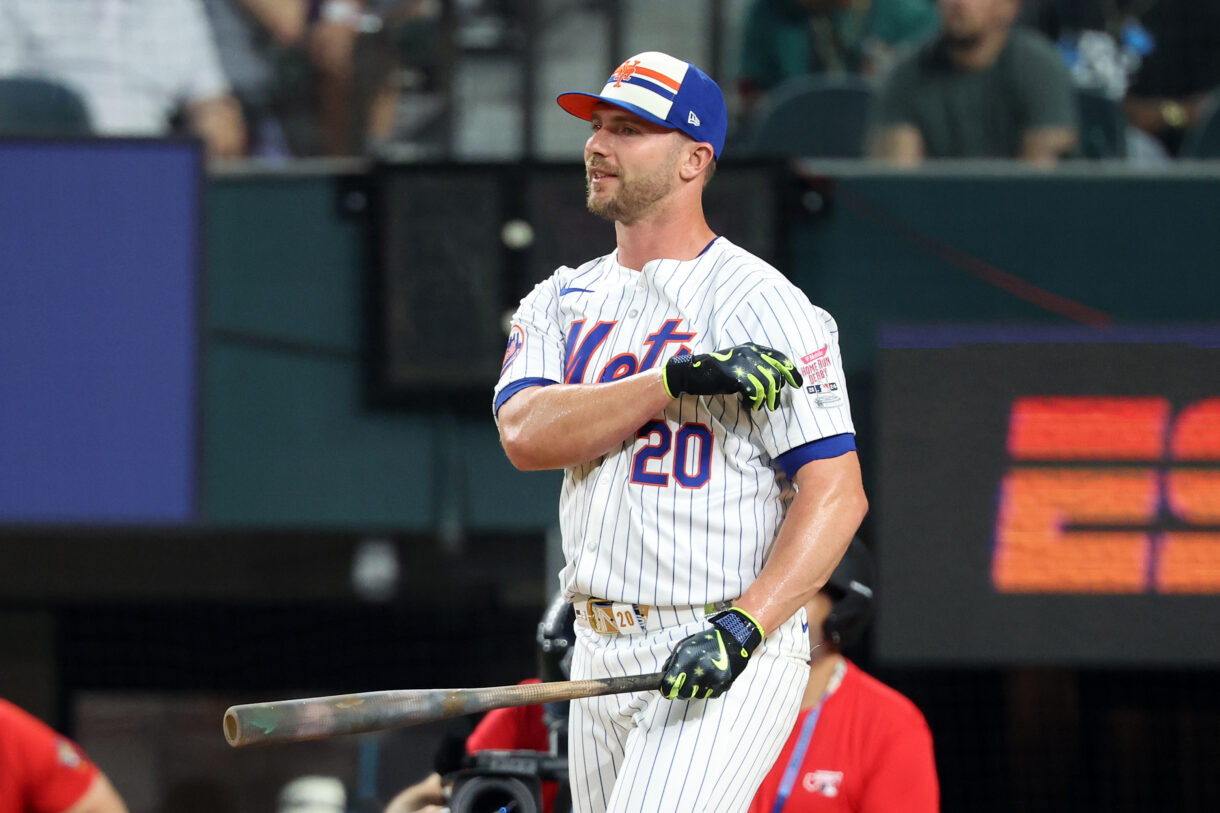 MLB: Home Run Derby Jul 15, 2024; Arlington, TX, USA; National League first baseman Pete Alonso of the New York Mets (20) reacts during the 2024 Home Run Derby at Globe Life Field. Mandatory Credit: Kevin Jairaj-USA TODAY Sports