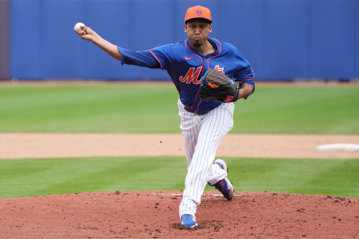 MLB: New York Mets-Workouts New York Mets relief pitcher Edwin Diaz (39) throws batting practice during workouts at spring training